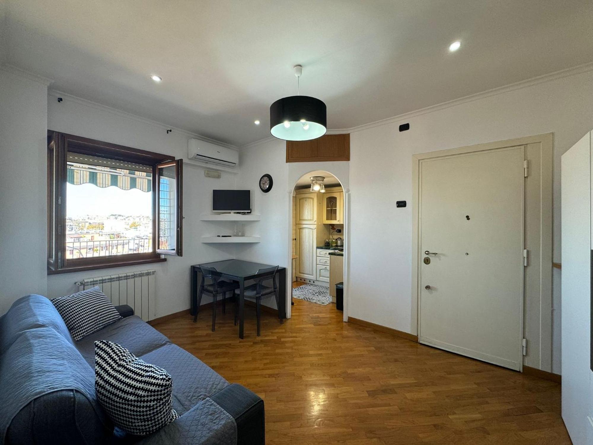 Cozy Flat With Balcony Roma